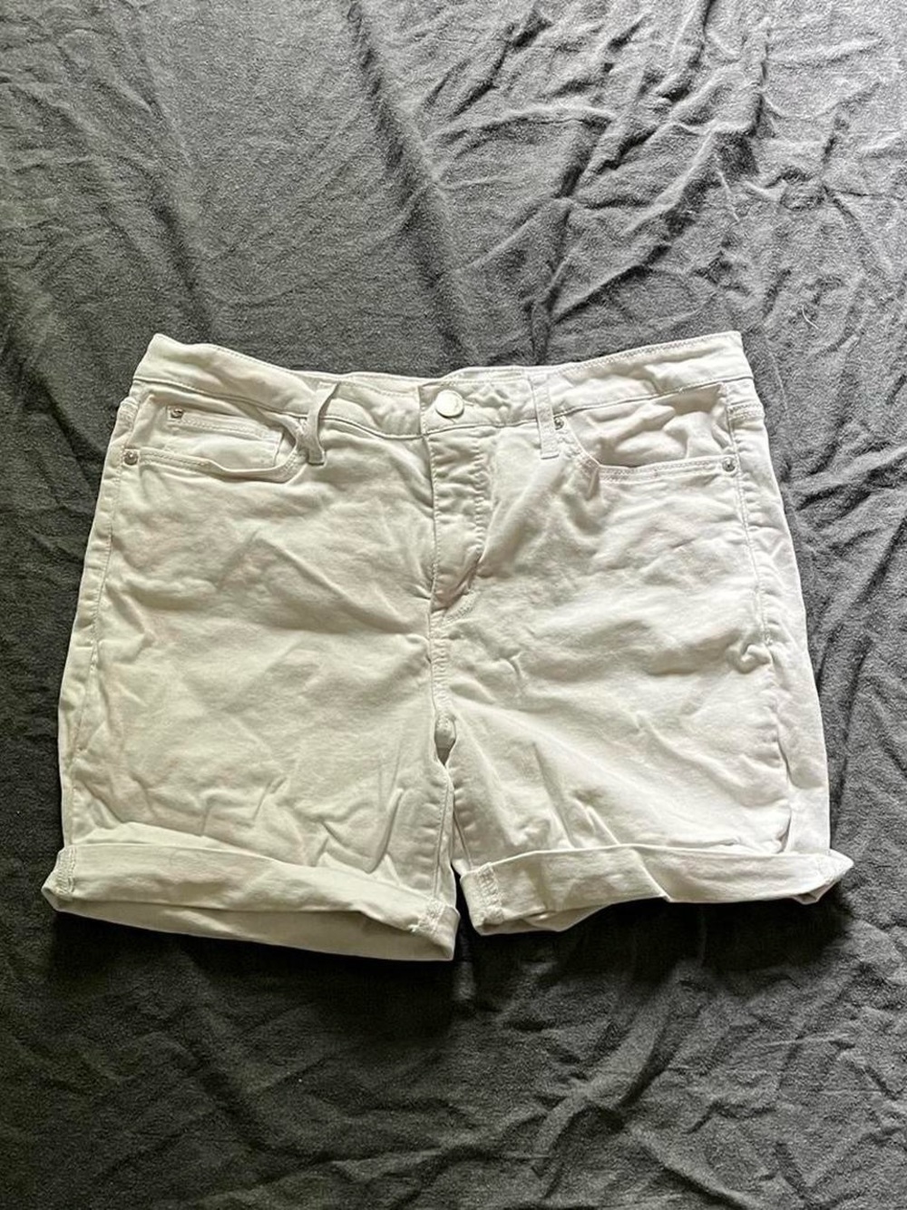 Seven7 white denim jean shorts